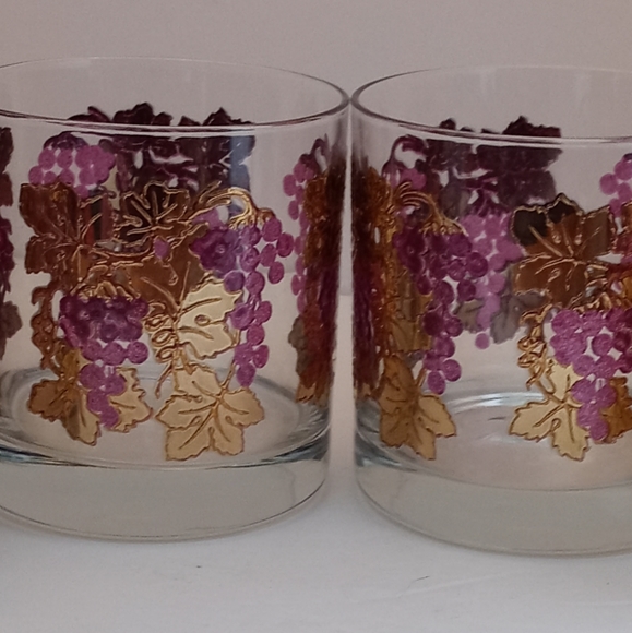 Vintage Tumblers Embossed with Grapes and Leaves. Gorgeous 22k Gold. Set of 4. - Picture 6 of 9